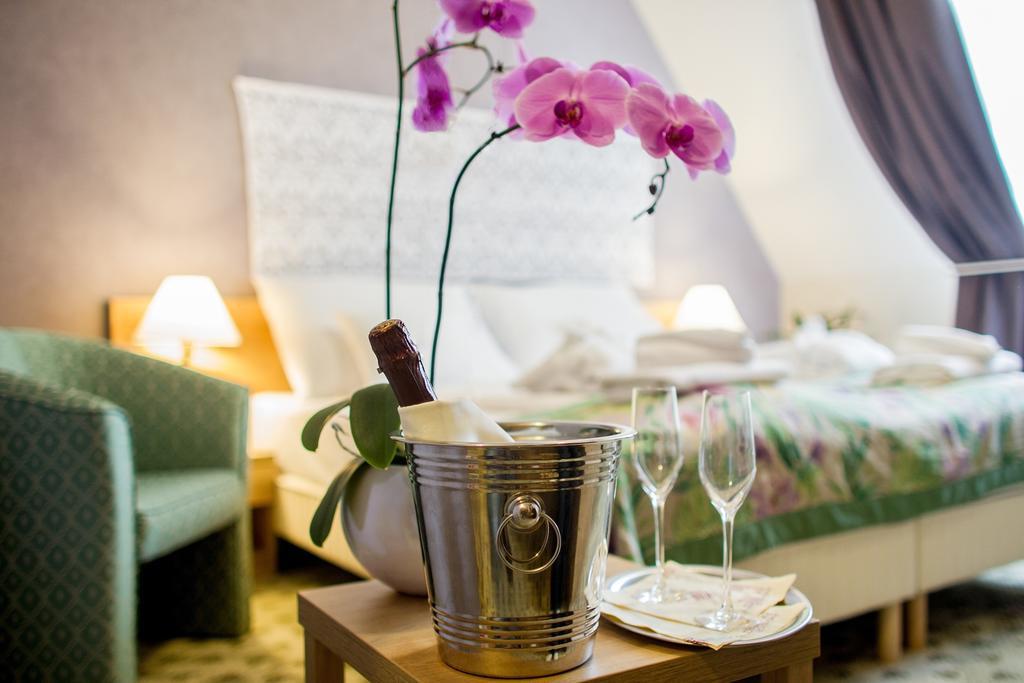 Batthyany Kuria Hotel Zalacsány Buitenkant foto