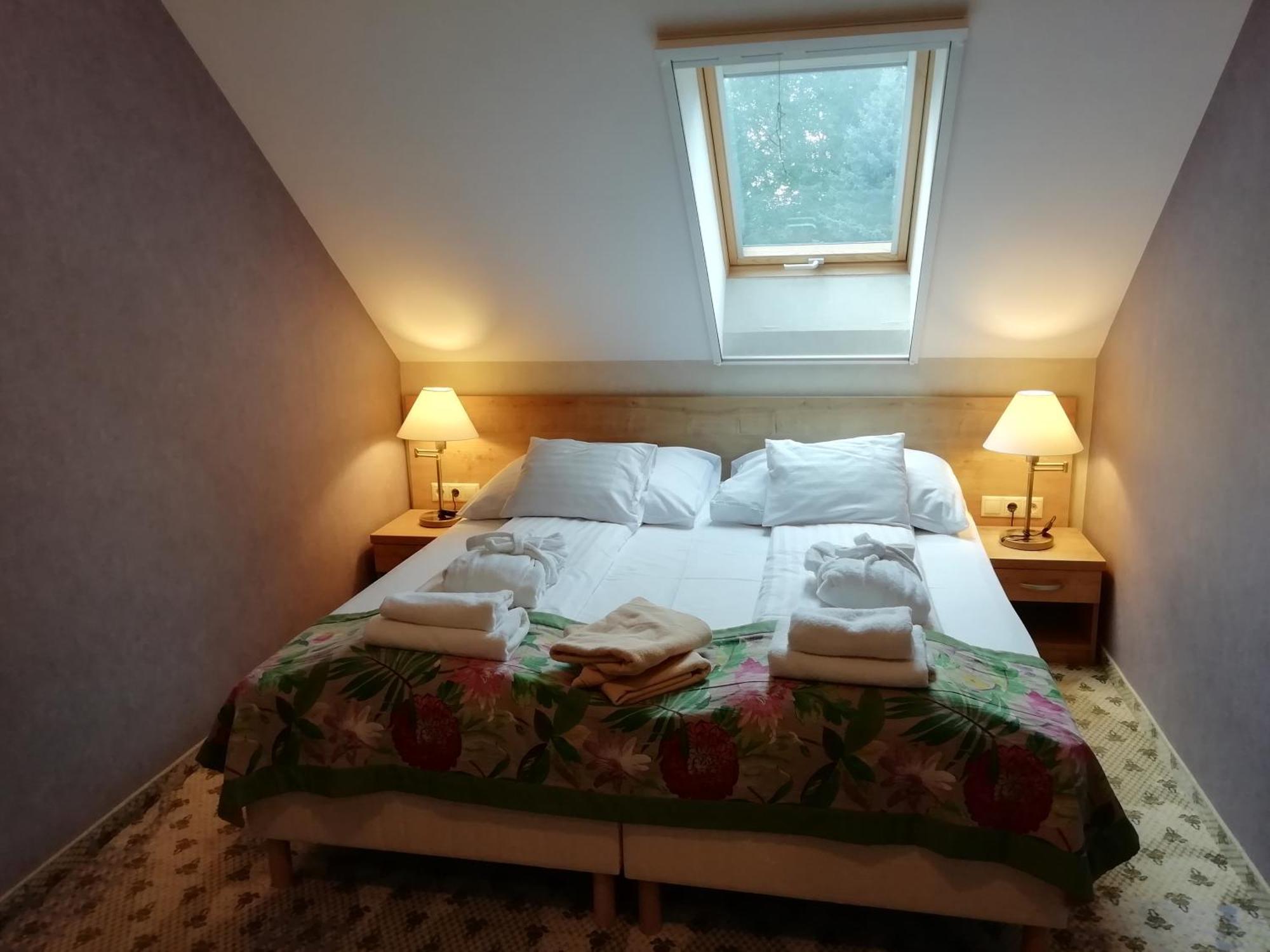 Batthyany Kuria Hotel Zalacsány Buitenkant foto