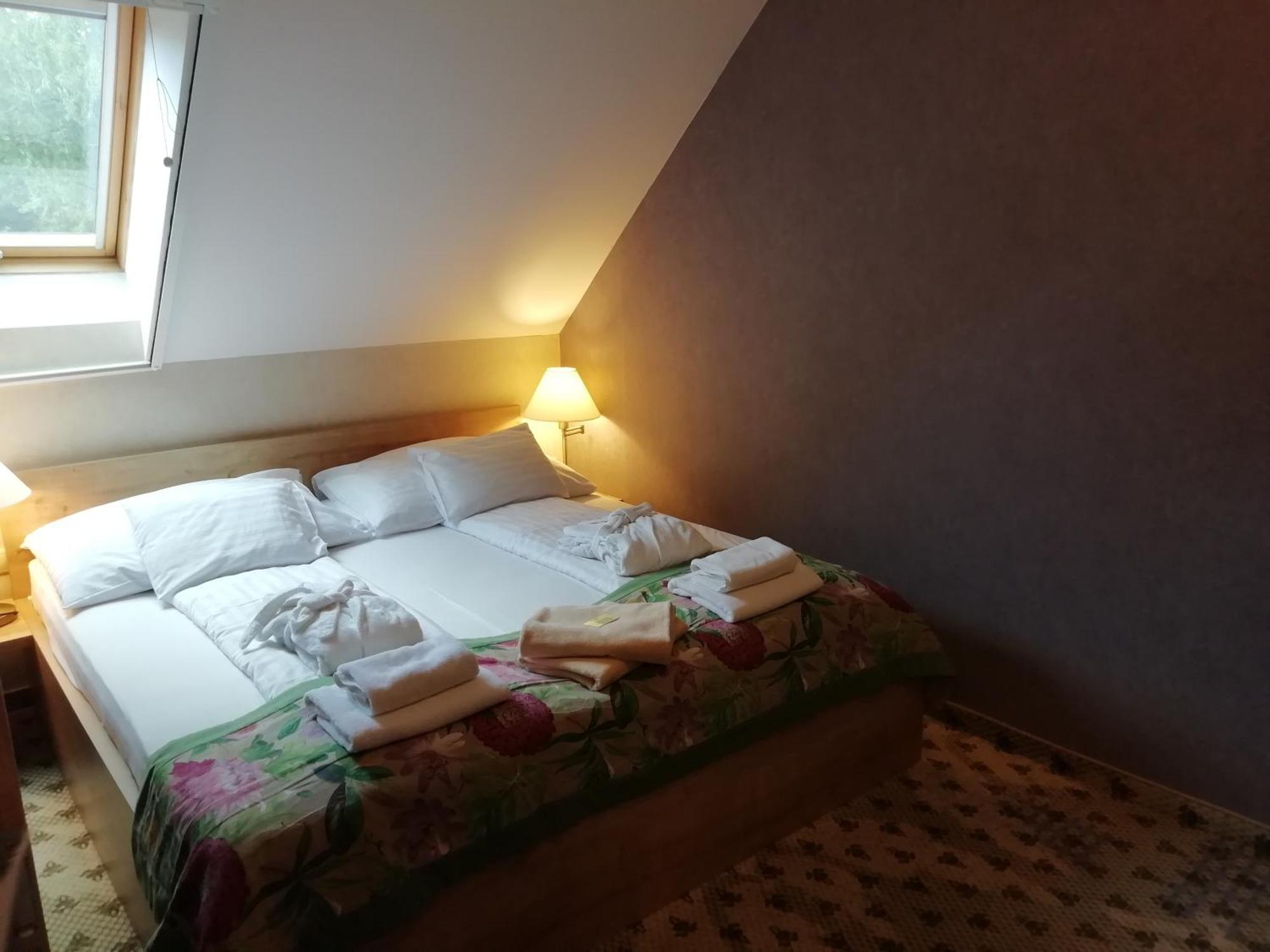 Batthyany Kuria Hotel Zalacsány Buitenkant foto