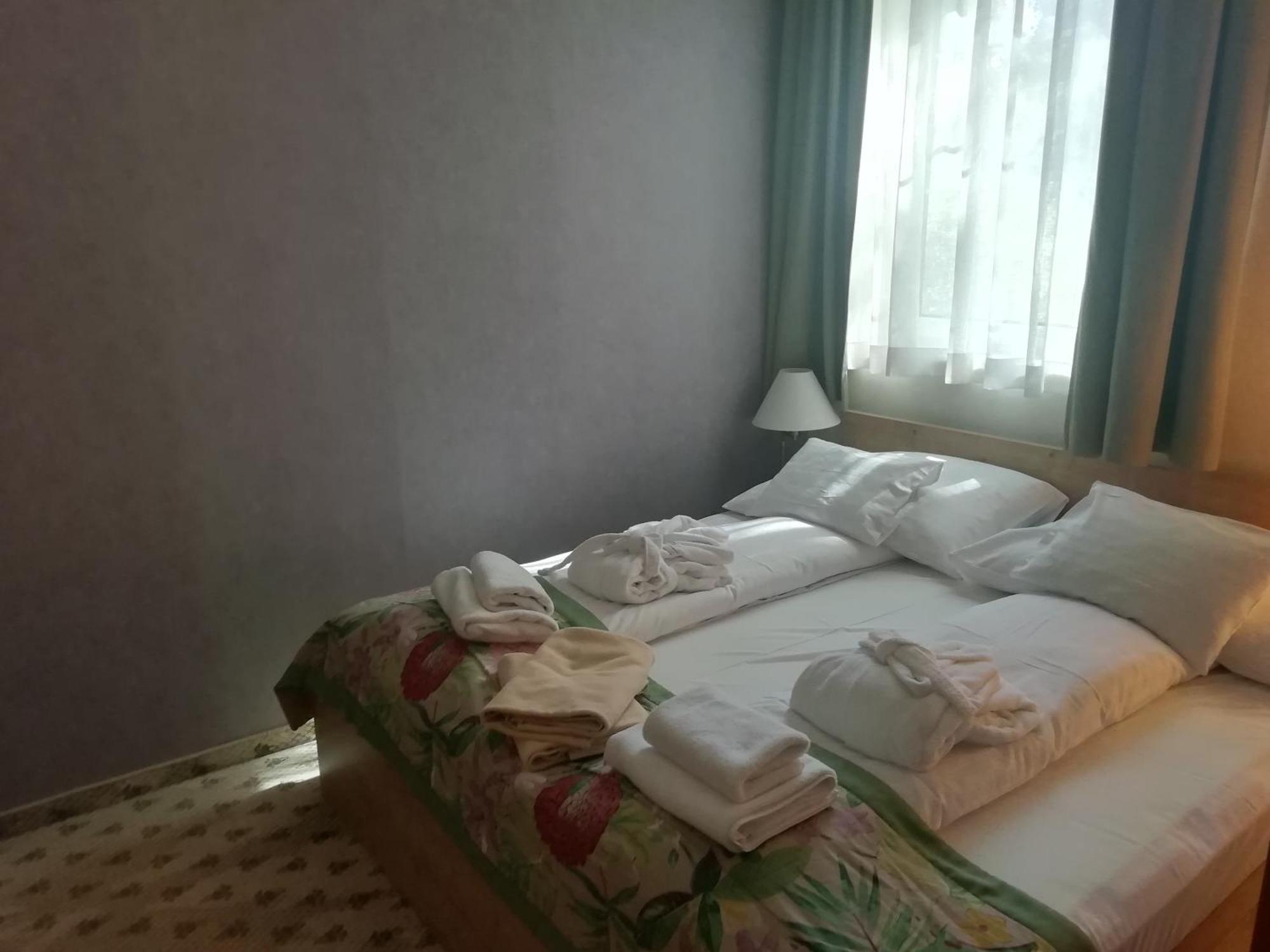 Batthyany Kuria Hotel Zalacsány Buitenkant foto
