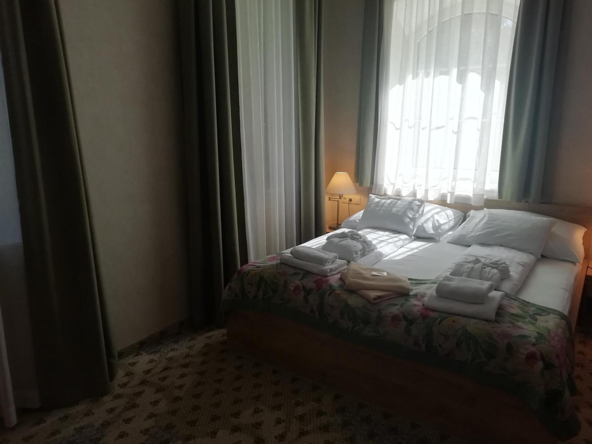 Batthyany Kuria Hotel Zalacsány Buitenkant foto