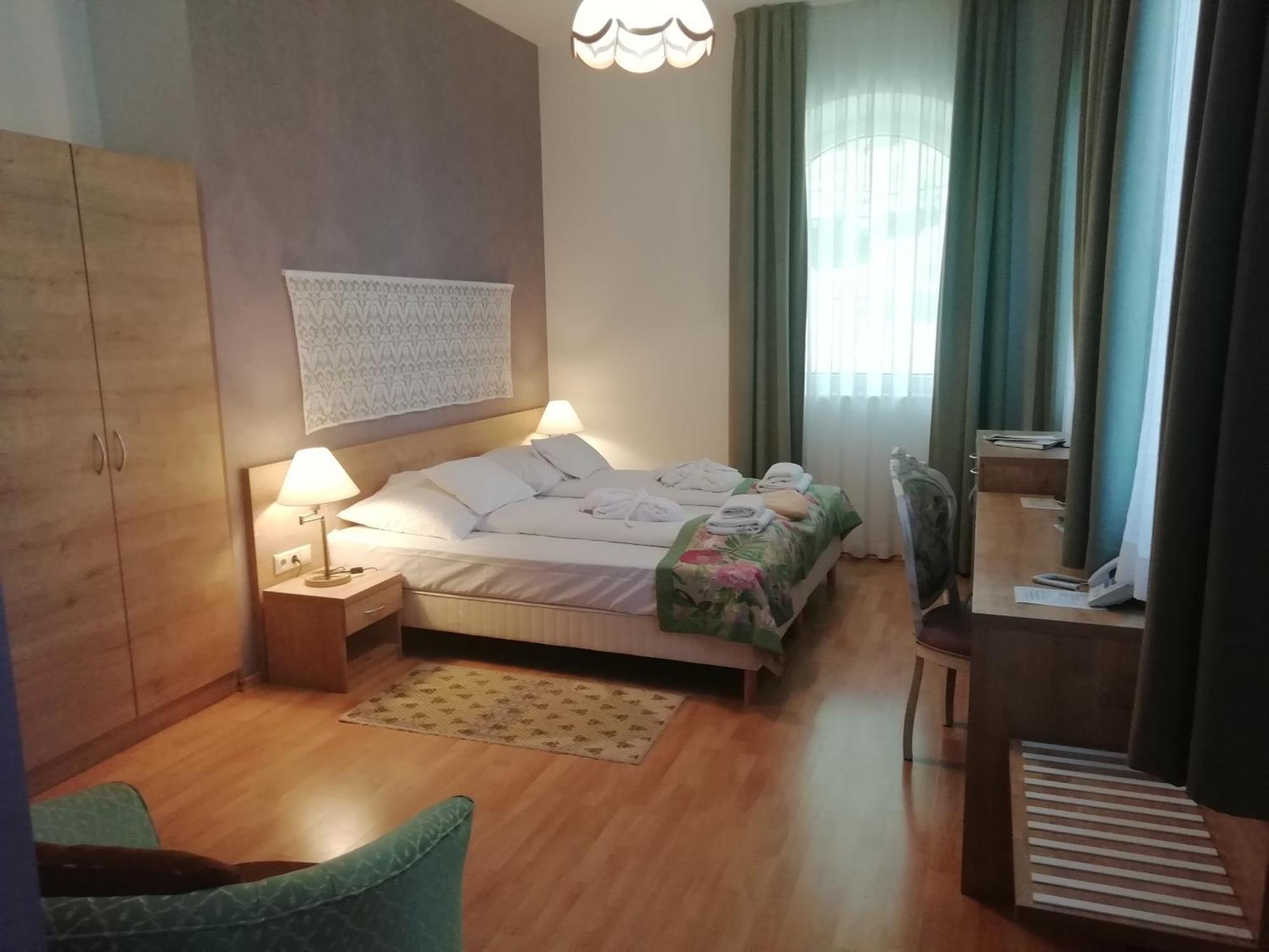 Batthyany Kuria Hotel Zalacsány Buitenkant foto