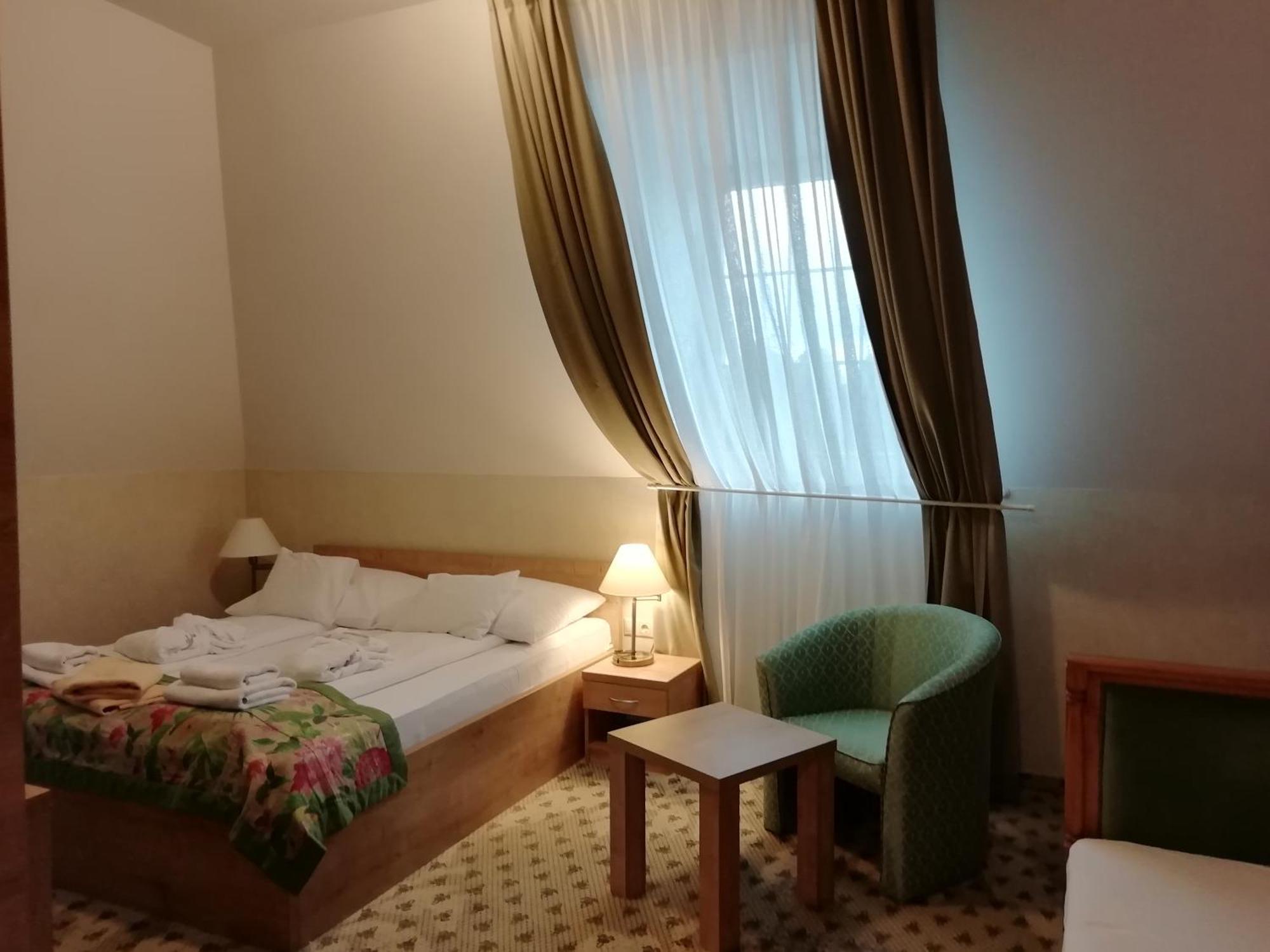 Batthyany Kuria Hotel Zalacsány Buitenkant foto