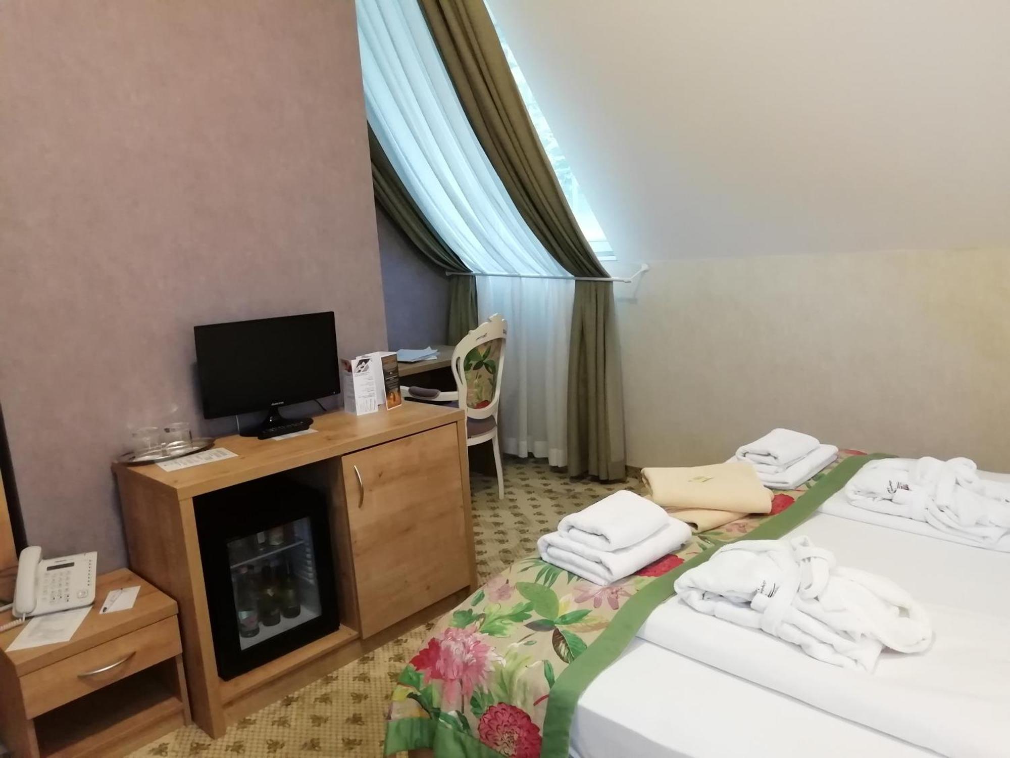 Batthyany Kuria Hotel Zalacsány Buitenkant foto