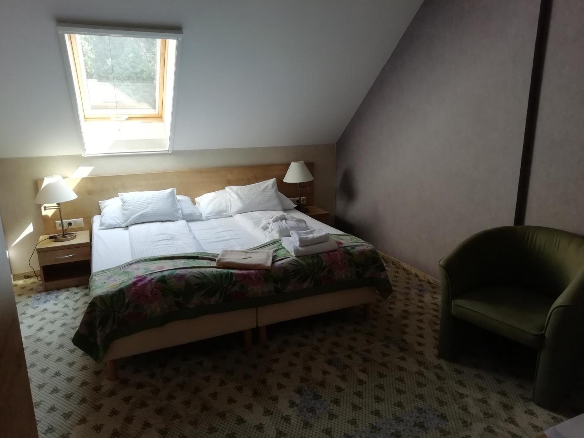 Batthyany Kuria Hotel Zalacsány Buitenkant foto