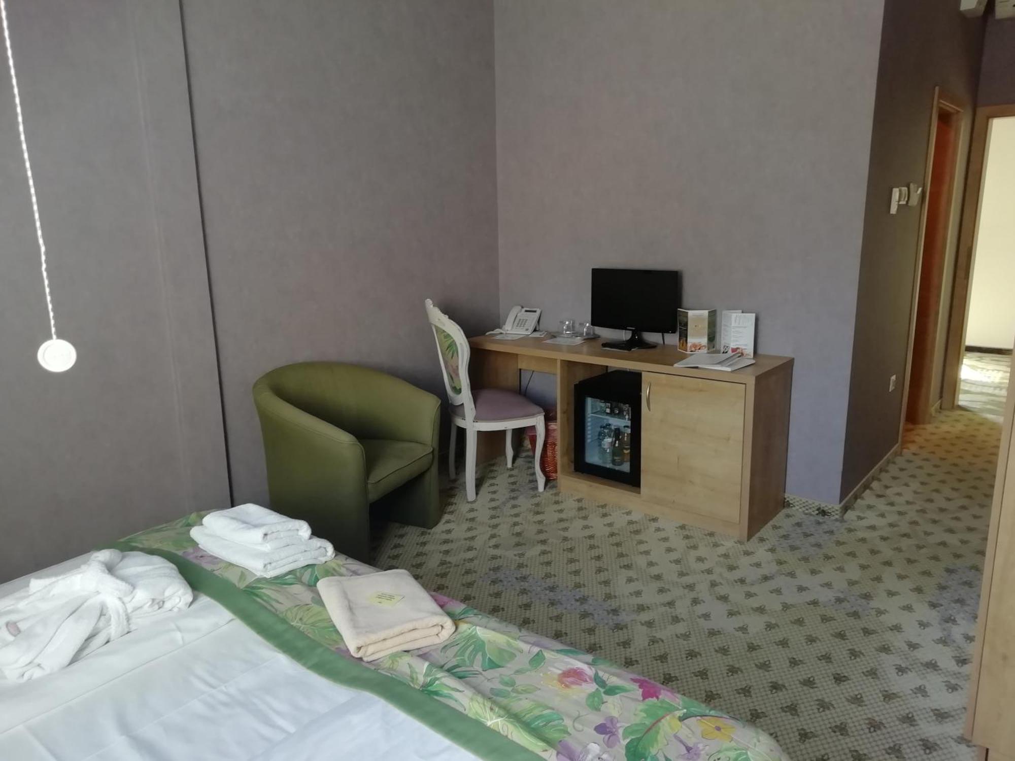 Batthyany Kuria Hotel Zalacsány Buitenkant foto