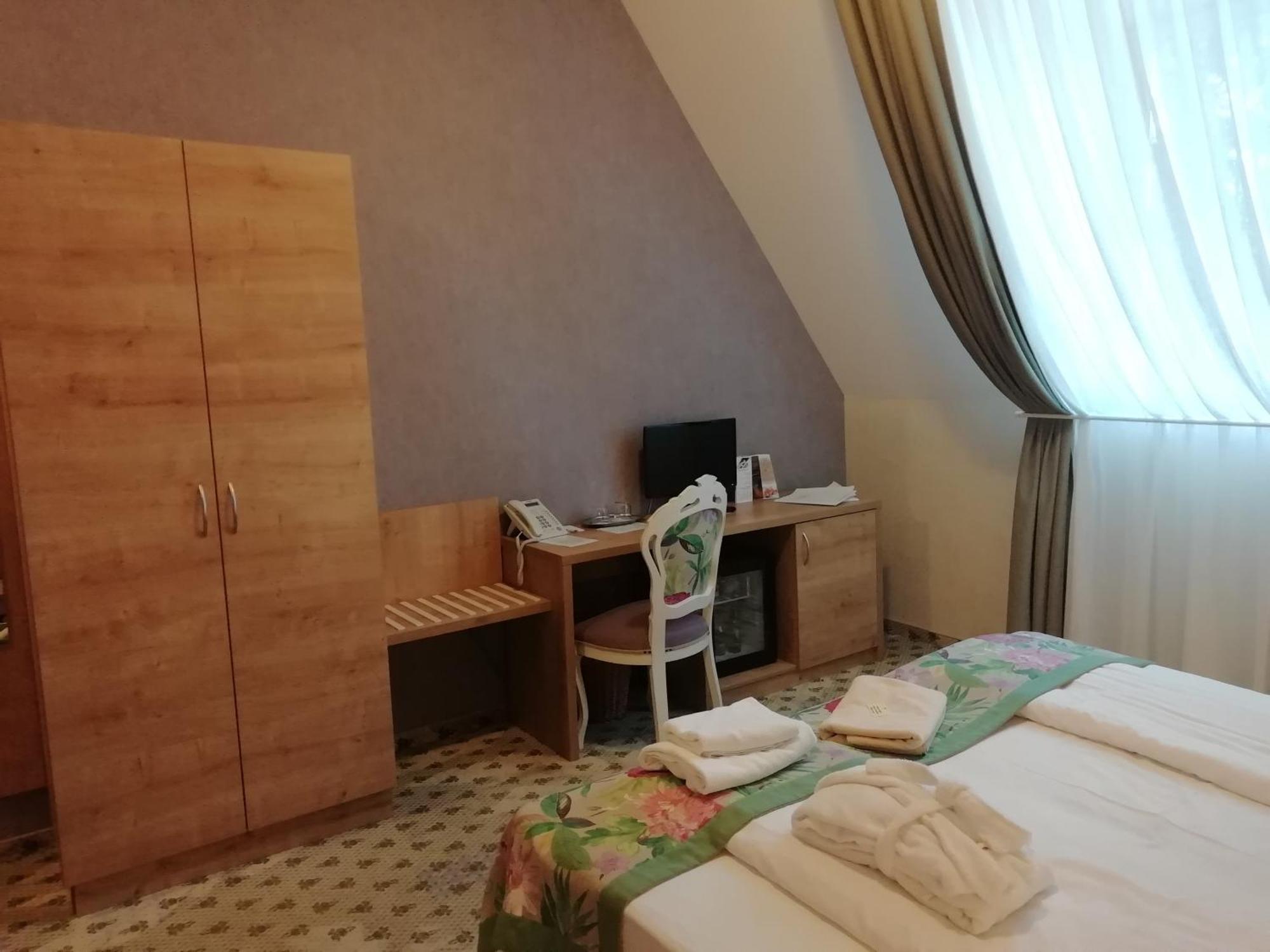 Batthyany Kuria Hotel Zalacsány Buitenkant foto