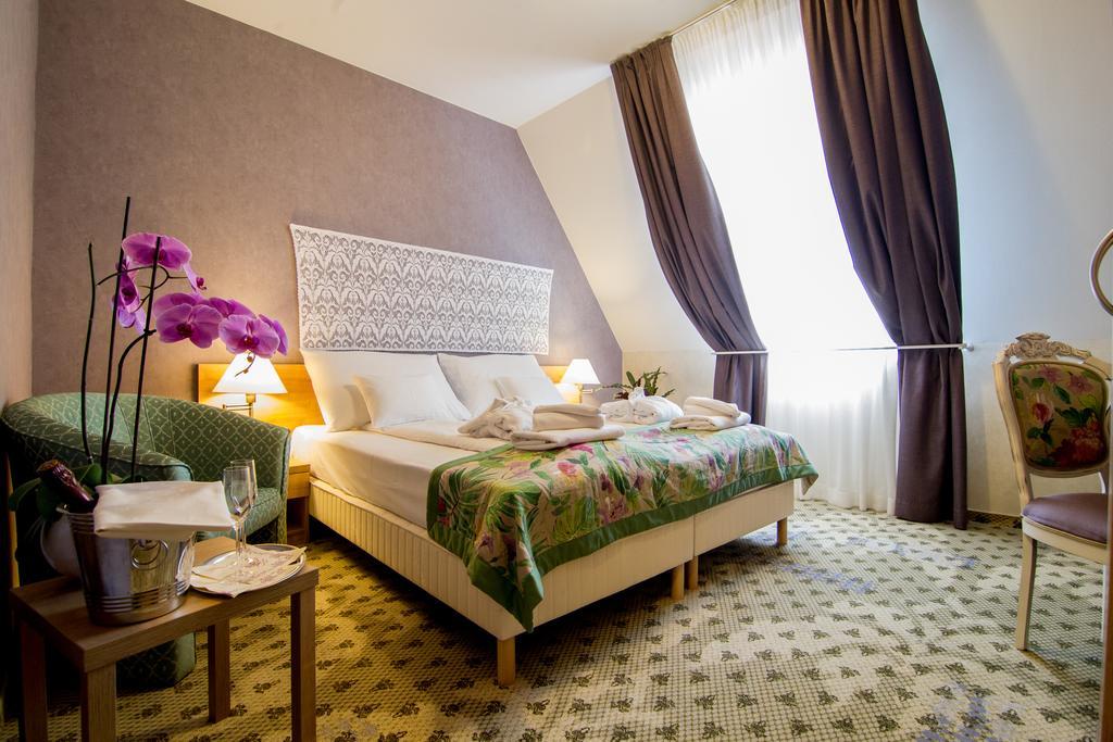 Batthyany Kuria Hotel Zalacsány Buitenkant foto