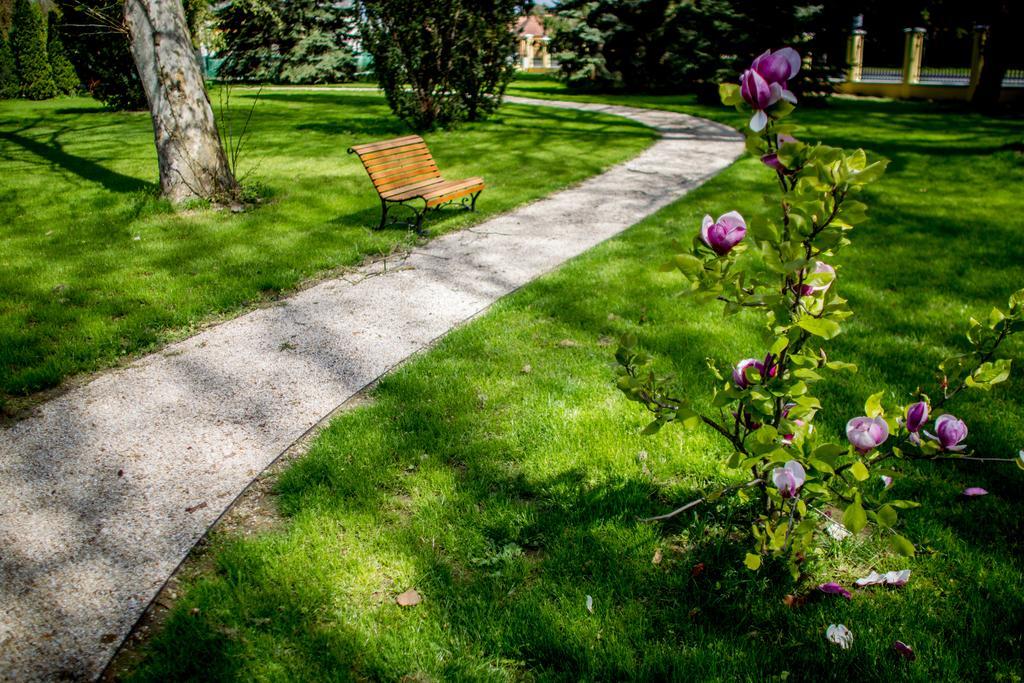 Batthyany Kuria Hotel Zalacsány Buitenkant foto