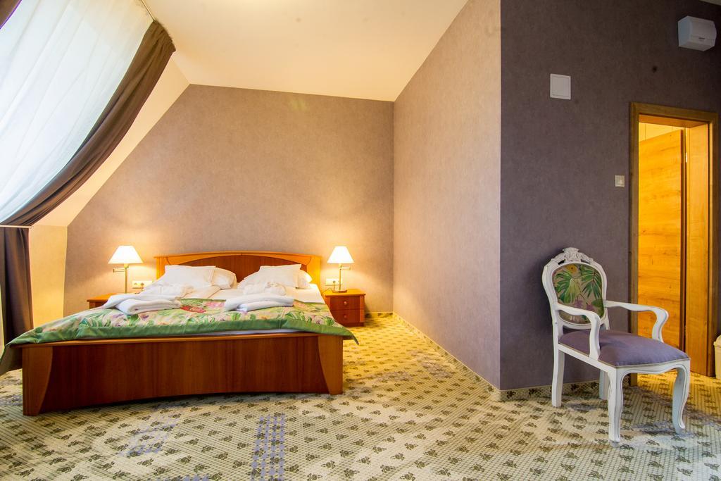 Batthyany Kuria Hotel Zalacsány Buitenkant foto